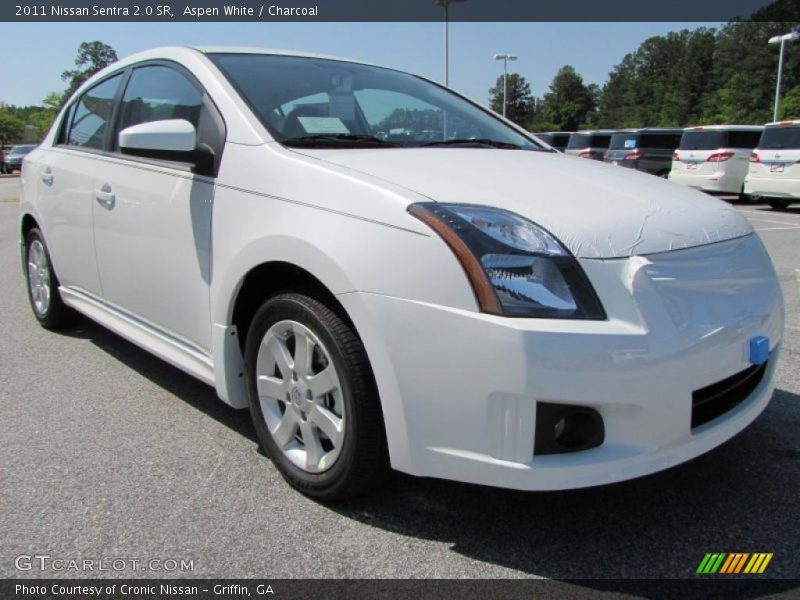 Aspen White / Charcoal 2011 Nissan Sentra 2.0 SR