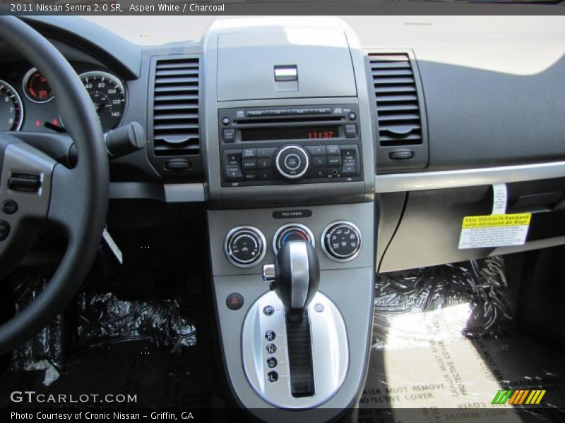 Aspen White / Charcoal 2011 Nissan Sentra 2.0 SR