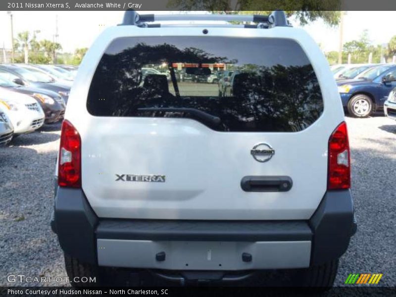 Avalanche White / Gray 2011 Nissan Xterra S