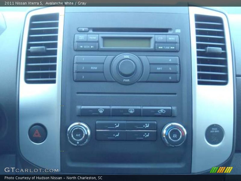 Avalanche White / Gray 2011 Nissan Xterra S