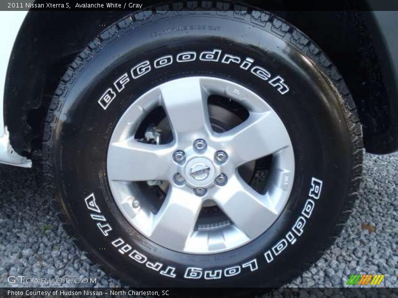 Avalanche White / Gray 2011 Nissan Xterra S