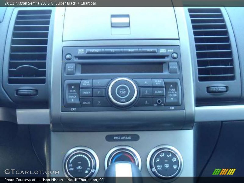 Super Black / Charcoal 2011 Nissan Sentra 2.0 SR