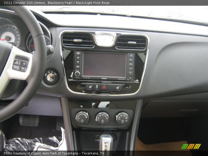 Blackberry Pearl / Black/Light Frost Beige 2011 Chrysler 200 Limited