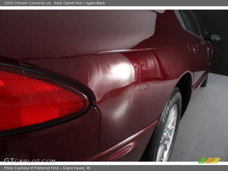 Dark Garnet Red / Agate Black 2000 Chrysler Concorde LXi