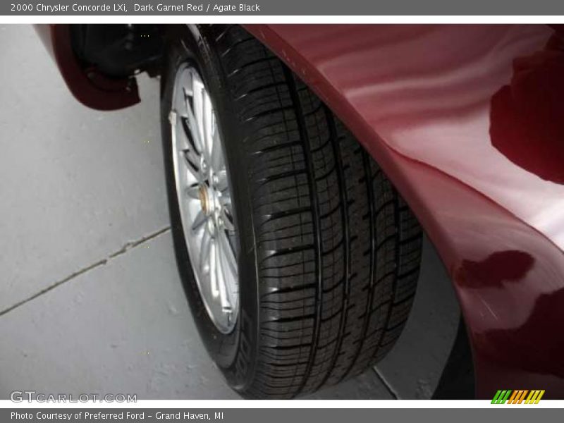 Dark Garnet Red / Agate Black 2000 Chrysler Concorde LXi