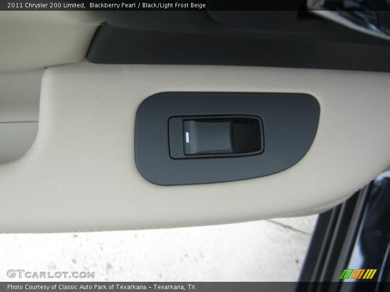 Blackberry Pearl / Black/Light Frost Beige 2011 Chrysler 200 Limited