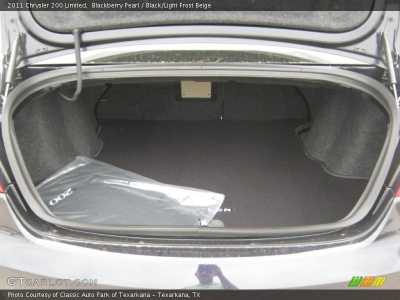 Blackberry Pearl / Black/Light Frost Beige 2011 Chrysler 200 Limited