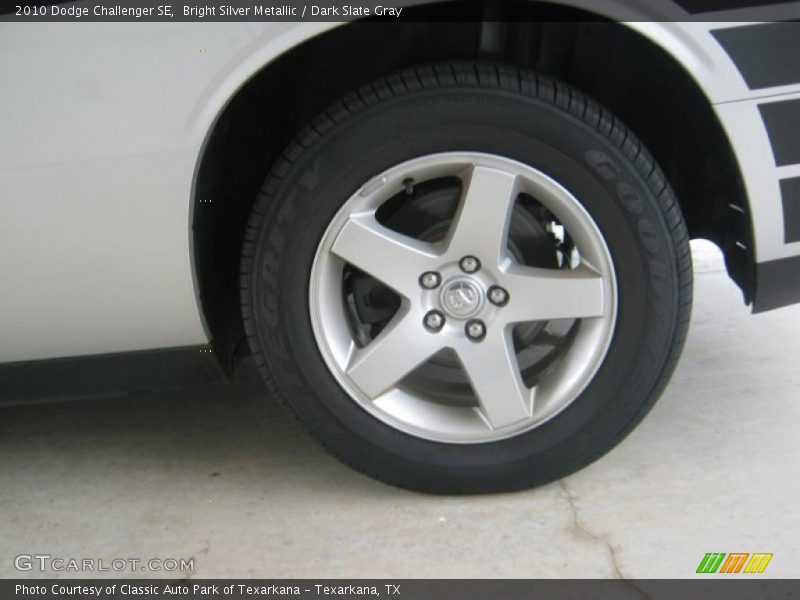 Bright Silver Metallic / Dark Slate Gray 2010 Dodge Challenger SE