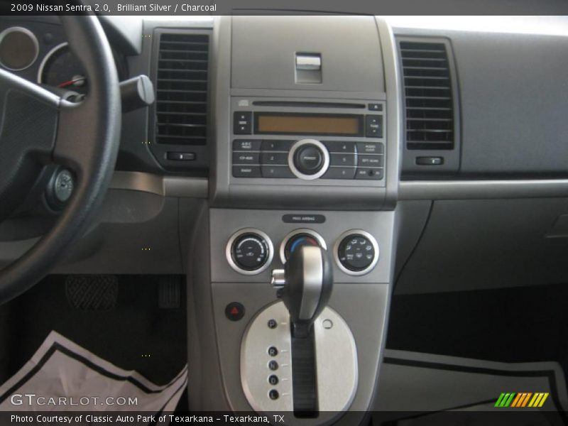 Brilliant Silver / Charcoal 2009 Nissan Sentra 2.0