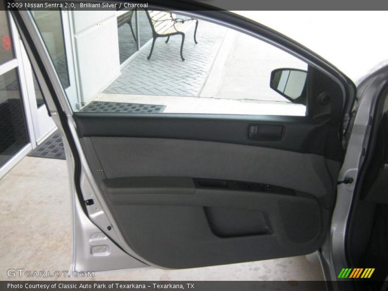 Brilliant Silver / Charcoal 2009 Nissan Sentra 2.0