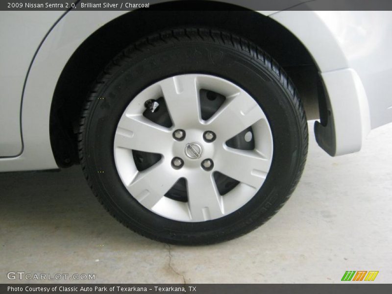 Brilliant Silver / Charcoal 2009 Nissan Sentra 2.0