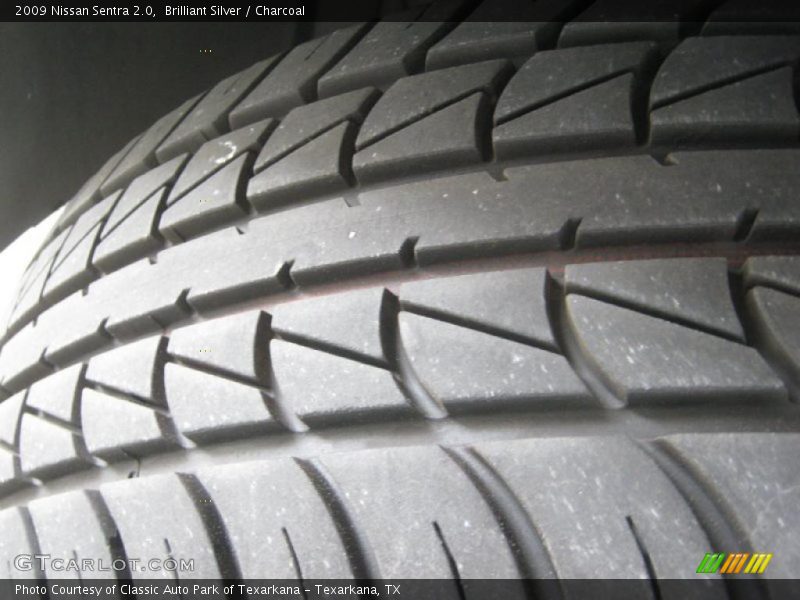 Brilliant Silver / Charcoal 2009 Nissan Sentra 2.0
