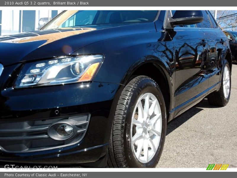 Brilliant Black / Black 2010 Audi Q5 3.2 quattro