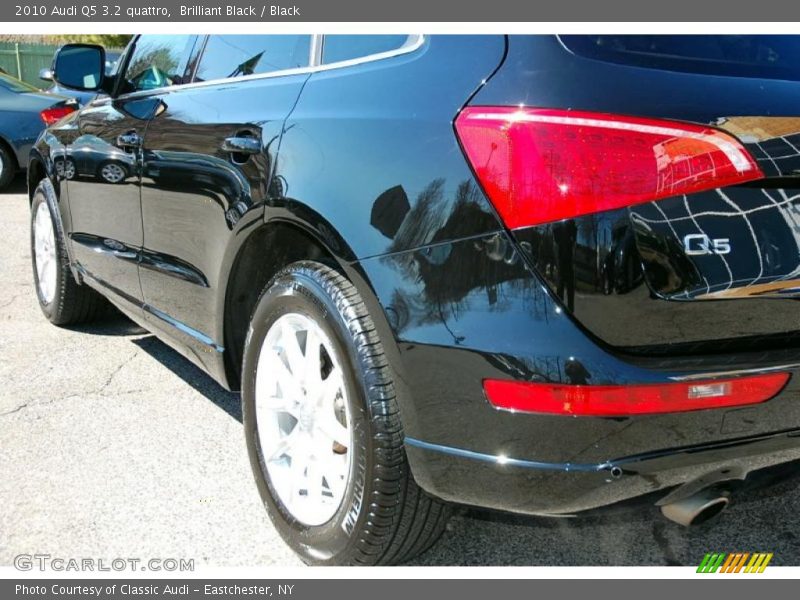Brilliant Black / Black 2010 Audi Q5 3.2 quattro
