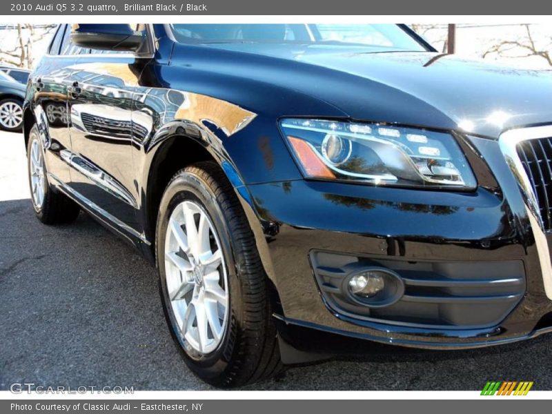 Brilliant Black / Black 2010 Audi Q5 3.2 quattro