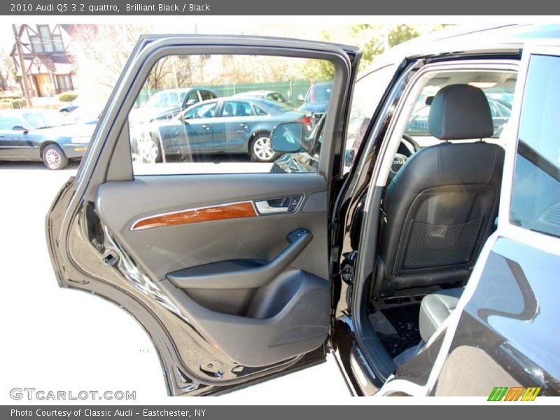 Brilliant Black / Black 2010 Audi Q5 3.2 quattro