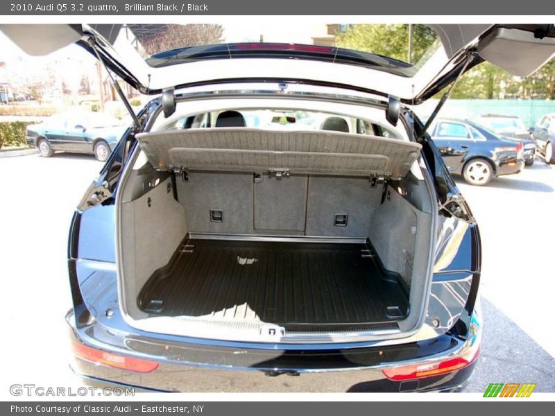 Brilliant Black / Black 2010 Audi Q5 3.2 quattro