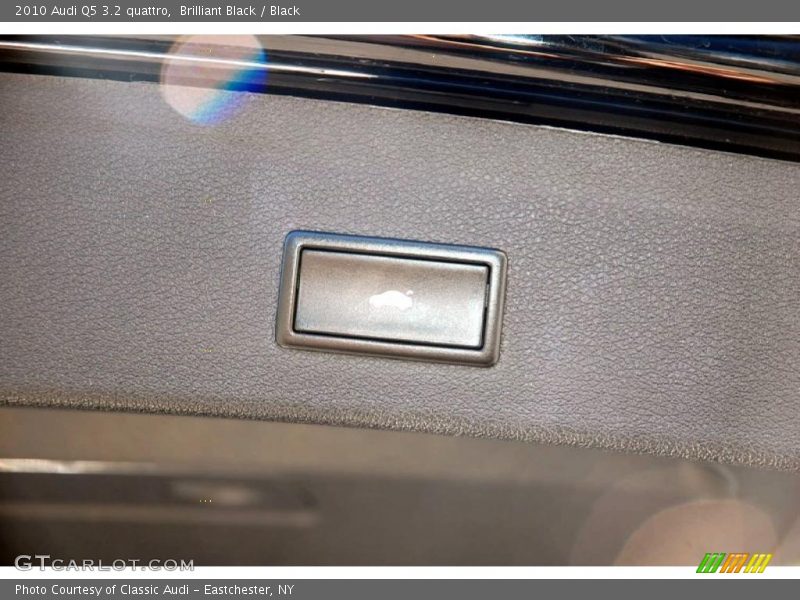 Brilliant Black / Black 2010 Audi Q5 3.2 quattro