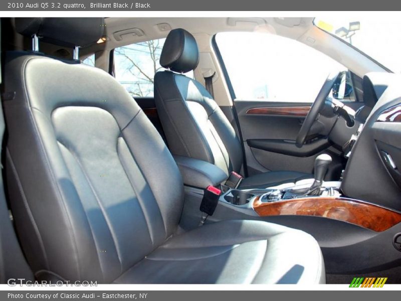 Brilliant Black / Black 2010 Audi Q5 3.2 quattro