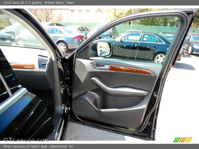 Brilliant Black / Black 2010 Audi Q5 3.2 quattro
