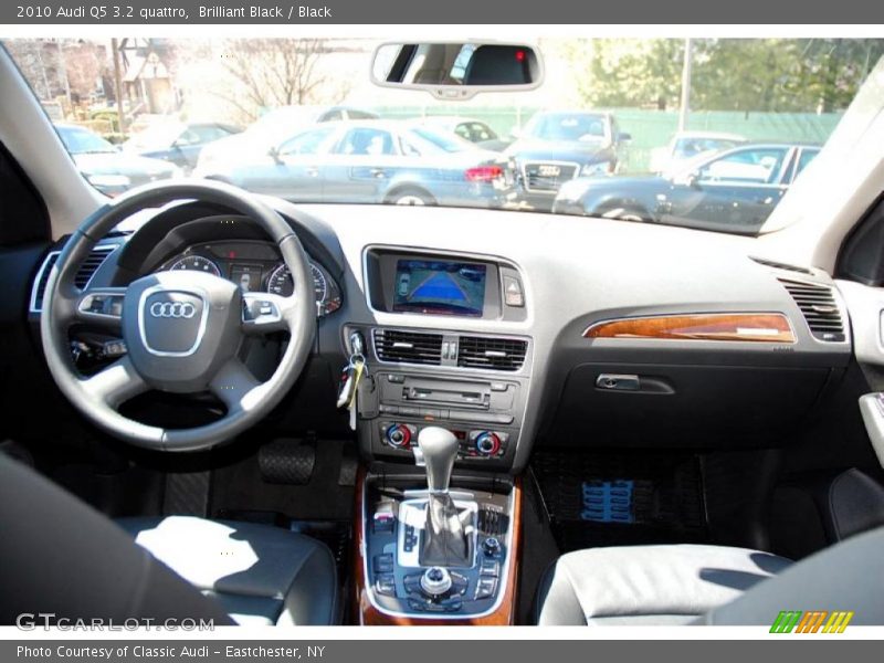 Brilliant Black / Black 2010 Audi Q5 3.2 quattro