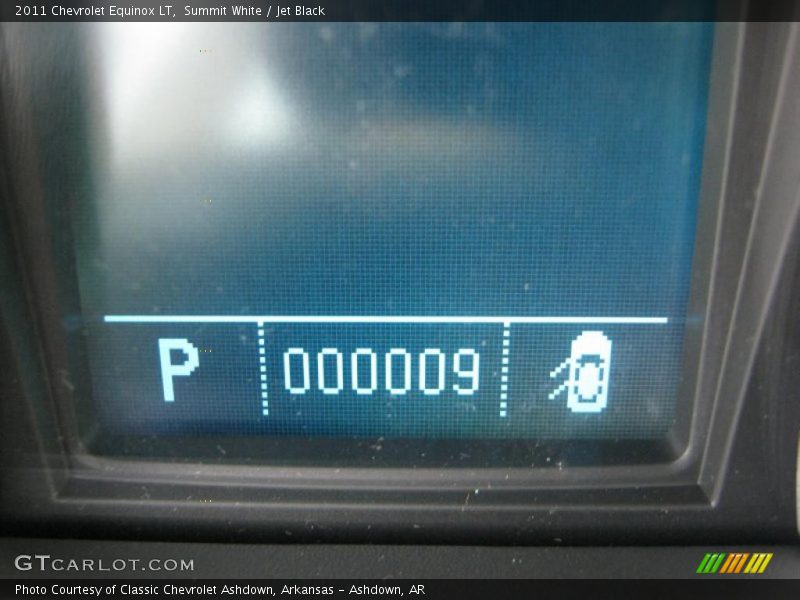 Summit White / Jet Black 2011 Chevrolet Equinox LT