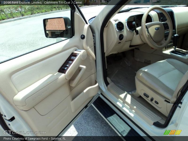 Cashmere Tri-Coat / Camel 2006 Ford Explorer Limited