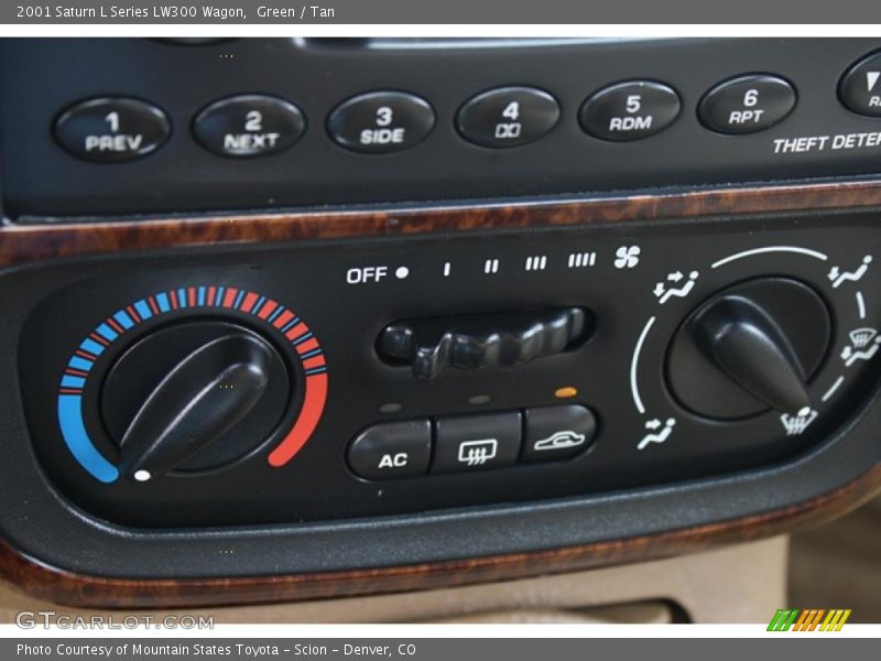 Green / Tan 2001 Saturn L Series LW300 Wagon