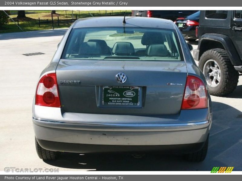 Stonehenge Grey Metallic / Grey 2004 Volkswagen Passat GLS Sedan
