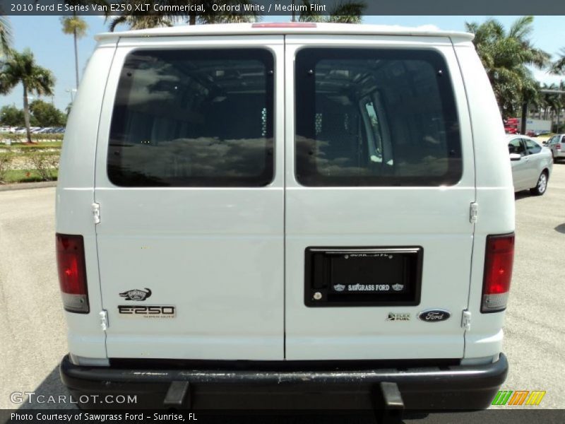 Oxford White / Medium Flint 2010 Ford E Series Van E250 XLT Commericial