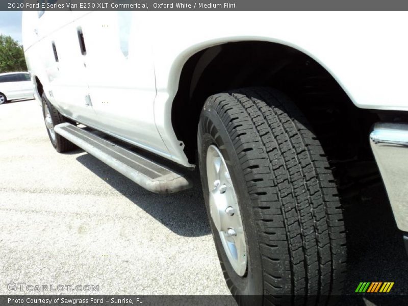 Oxford White / Medium Flint 2010 Ford E Series Van E250 XLT Commericial