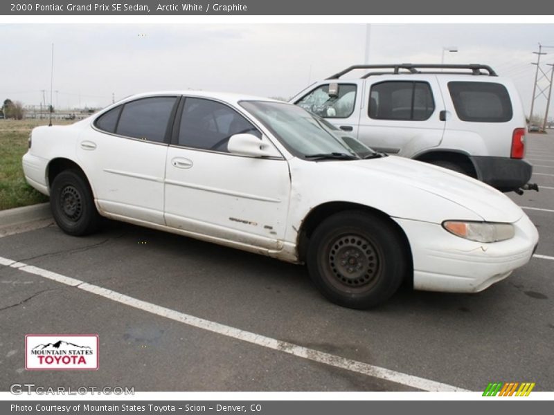 Arctic White / Graphite 2000 Pontiac Grand Prix SE Sedan