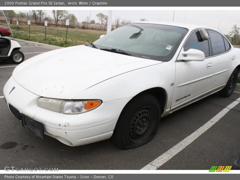Arctic White / Graphite 2000 Pontiac Grand Prix SE Sedan