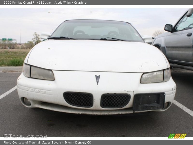 Arctic White / Graphite 2000 Pontiac Grand Prix SE Sedan