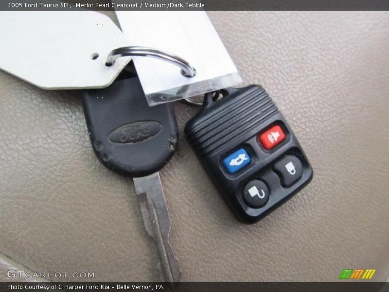 Merlot Pearl Clearcoat / Medium/Dark Pebble 2005 Ford Taurus SEL