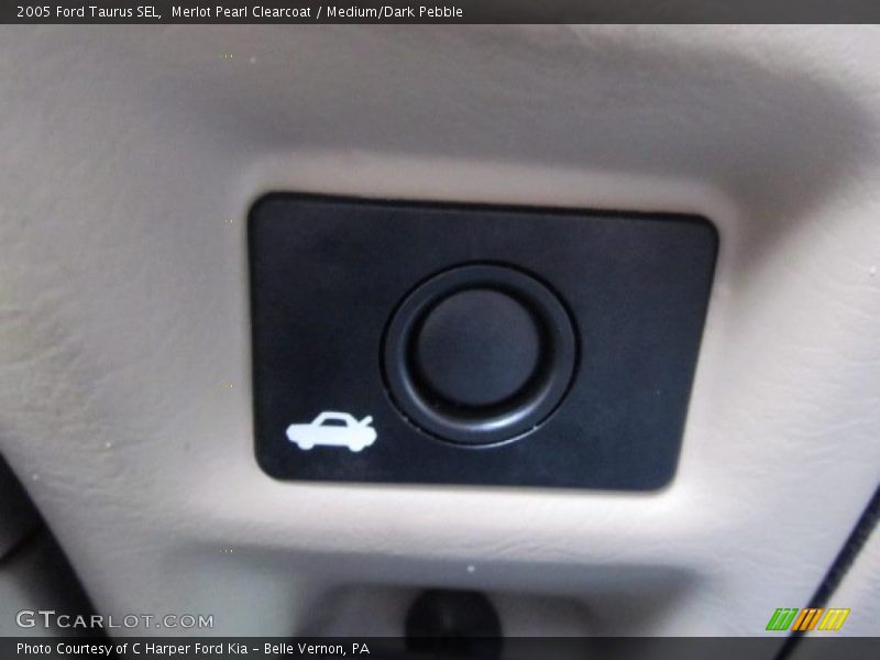 Merlot Pearl Clearcoat / Medium/Dark Pebble 2005 Ford Taurus SEL