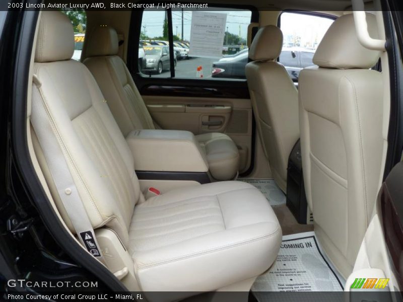 Black Clearcoat / Light Parchment 2003 Lincoln Aviator Luxury AWD