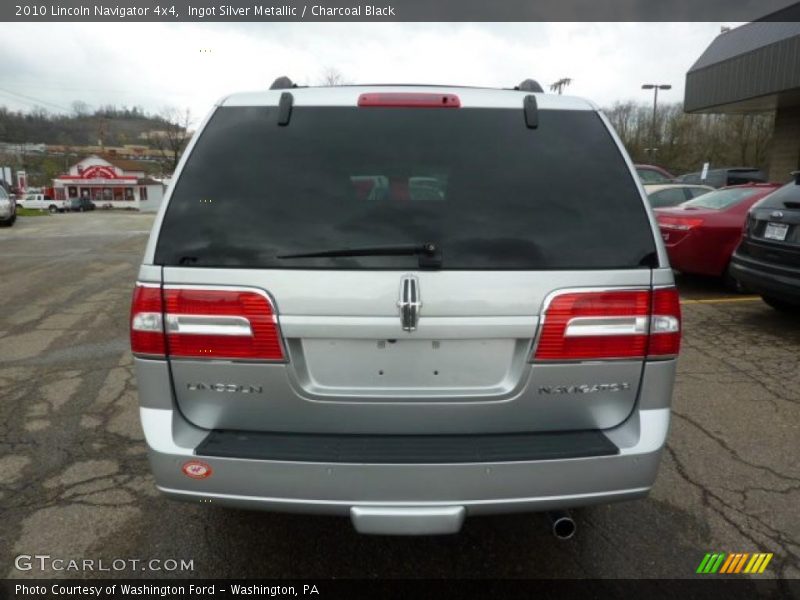 Ingot Silver Metallic / Charcoal Black 2010 Lincoln Navigator 4x4