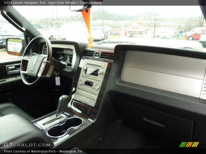 Ingot Silver Metallic / Charcoal Black 2010 Lincoln Navigator 4x4
