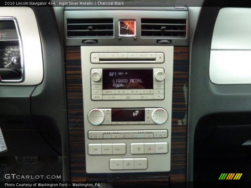 Ingot Silver Metallic / Charcoal Black 2010 Lincoln Navigator 4x4