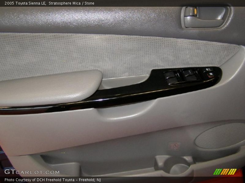 Stratosphere Mica / Stone 2005 Toyota Sienna LE