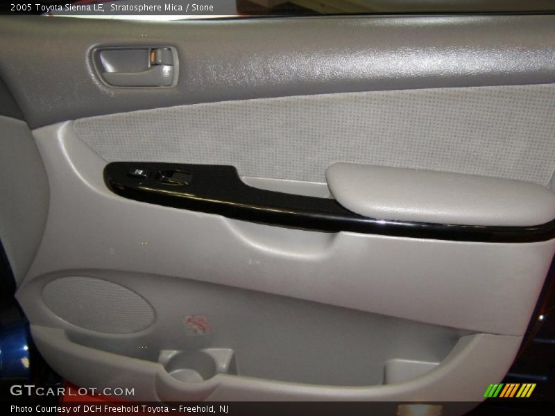 Stratosphere Mica / Stone 2005 Toyota Sienna LE