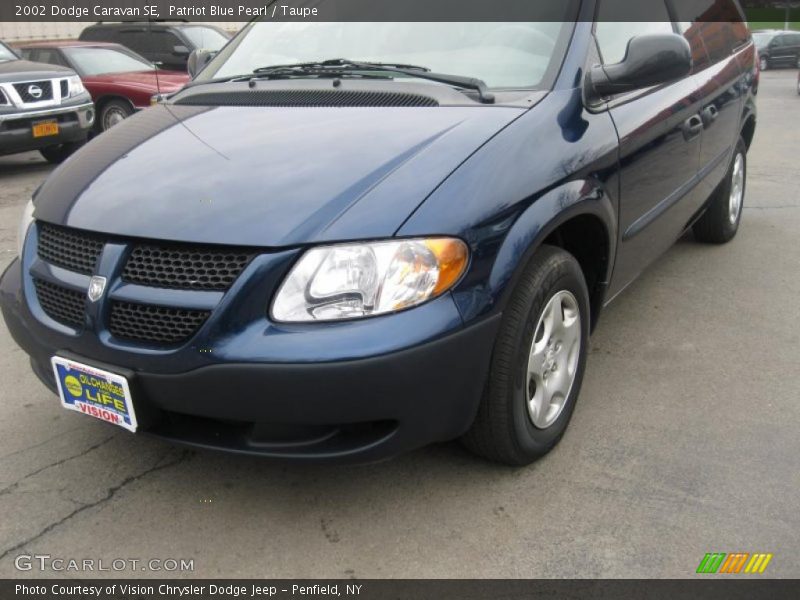 Patriot Blue Pearl / Taupe 2002 Dodge Caravan SE