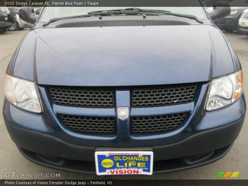 Patriot Blue Pearl / Taupe 2002 Dodge Caravan SE