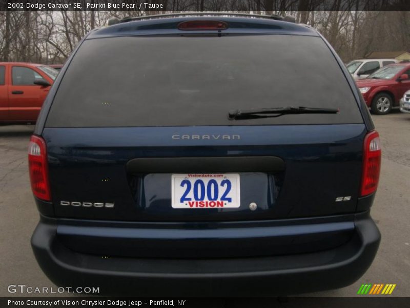 Patriot Blue Pearl / Taupe 2002 Dodge Caravan SE