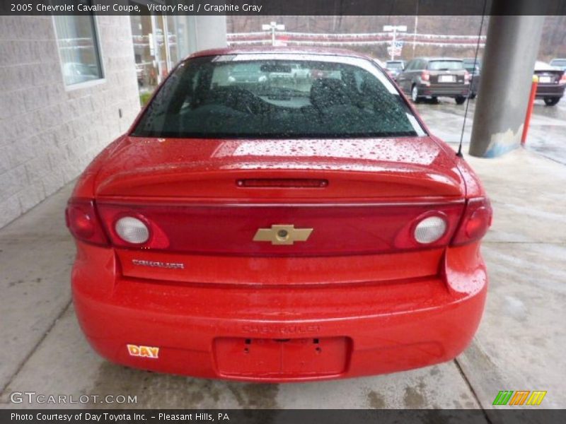 Victory Red / Graphite Gray 2005 Chevrolet Cavalier Coupe