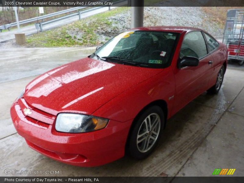 Victory Red / Graphite Gray 2005 Chevrolet Cavalier Coupe