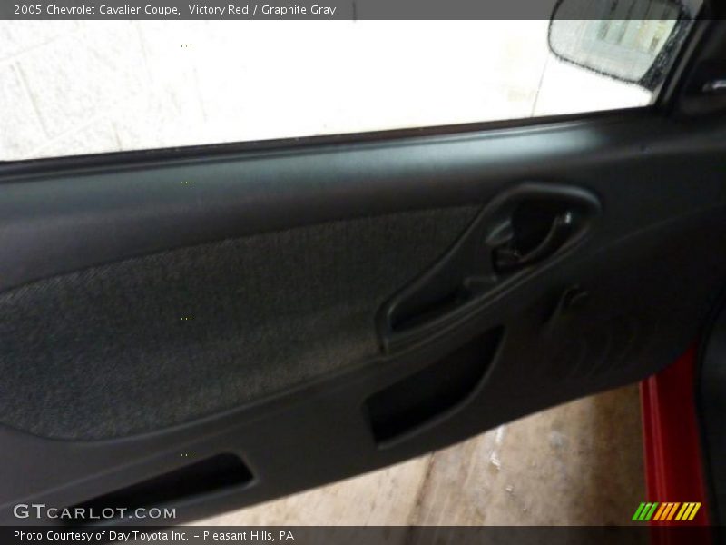 Victory Red / Graphite Gray 2005 Chevrolet Cavalier Coupe