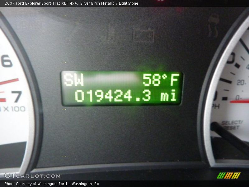 Silver Birch Metallic / Light Stone 2007 Ford Explorer Sport Trac XLT 4x4