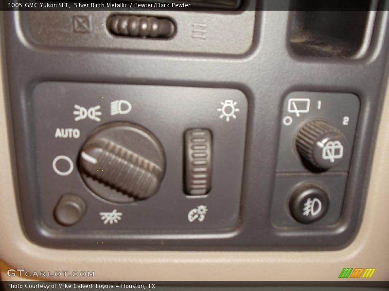 Silver Birch Metallic / Pewter/Dark Pewter 2005 GMC Yukon SLT